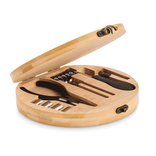 Tool set presented in...