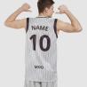 T-shirt promocional de basquetebol com decote em V (Produção)