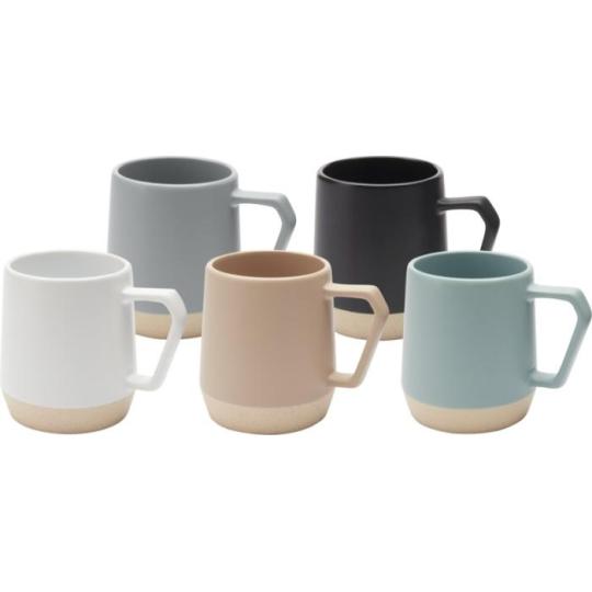 Tasse en céramique avec...