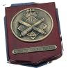 Placa de madeira com medalha - Métopa (Produção)